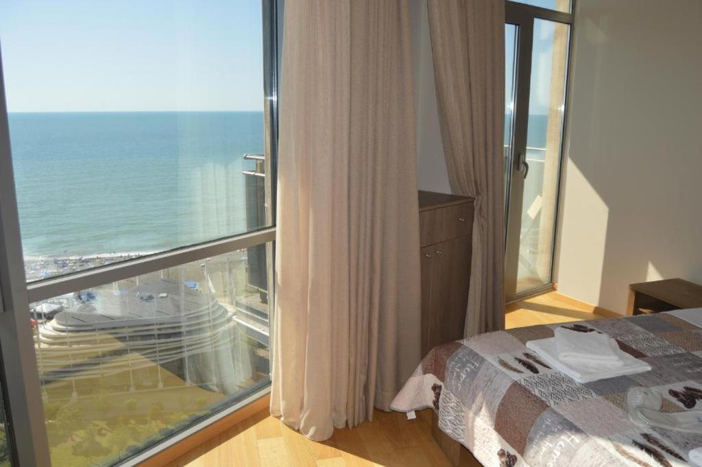 Luxury Apartments Batumi Eksteriør bilde